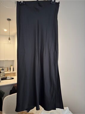H&M Black Midi Skirt